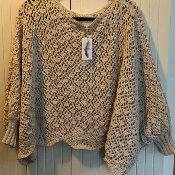 Very pretty cropped sweater. - Picture 1 of 6